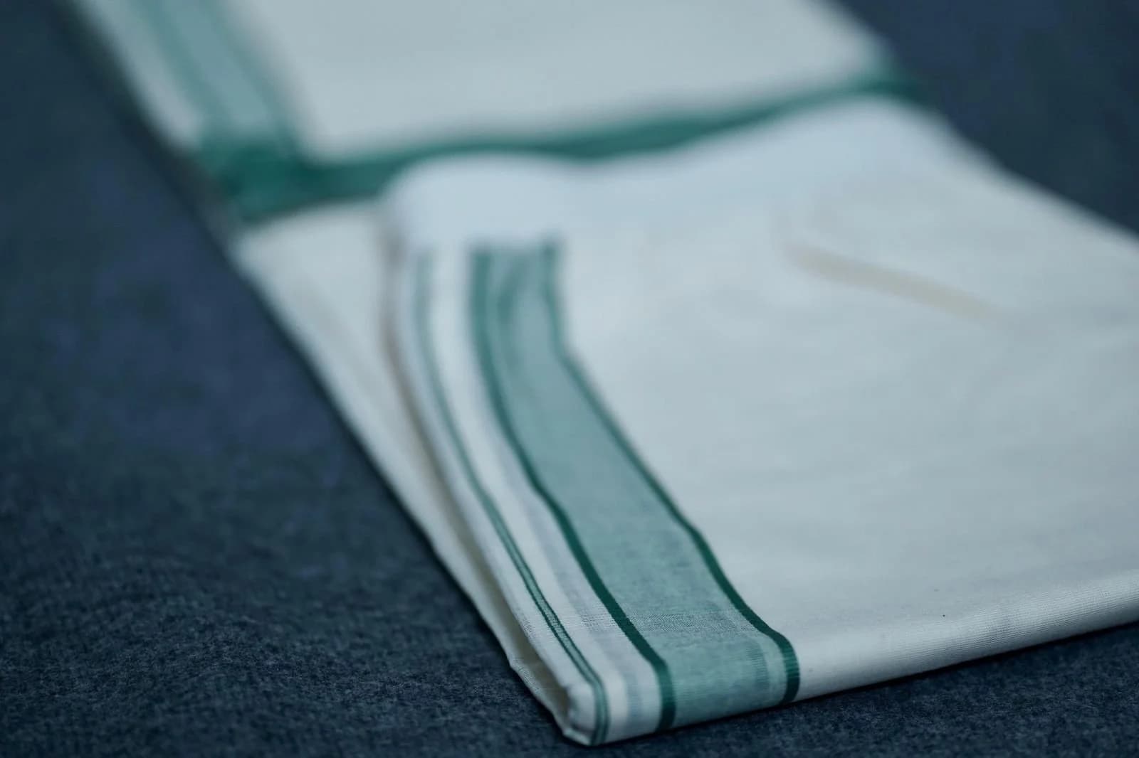 DAILY WEAR MUND WITH POCKET – GREEN KARA