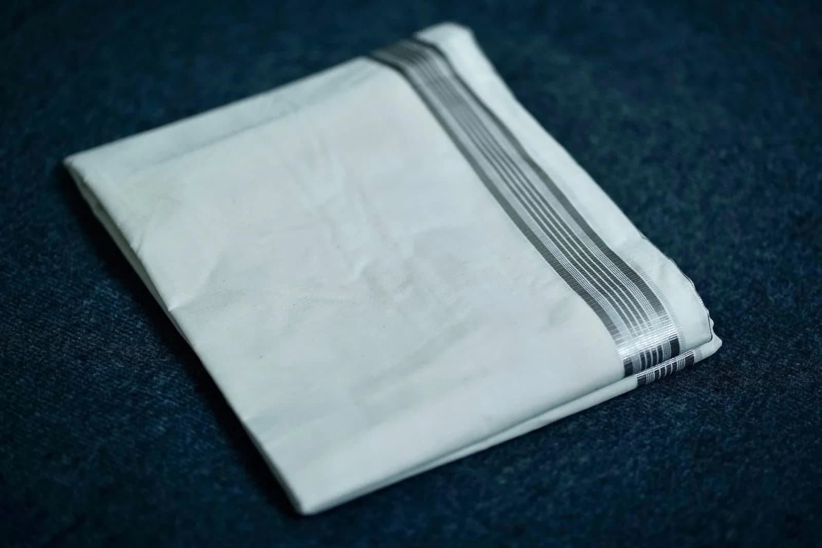 PREMIUM KASAVU MUND WITH POCKET – SILVER BORDER